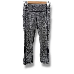 Lululemon Pace Rival Crop Leggings Size 4 Black White Print Women's Activewear